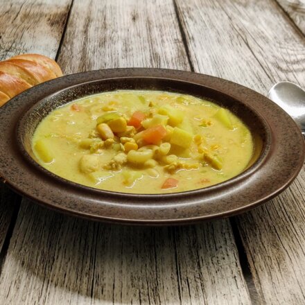 Karrysuppe med kylling og kokosmælk