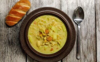 Karrysuppe med kylling og kokosmælk