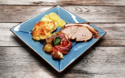 Kalkunbryst med flødekartofler og panzanella