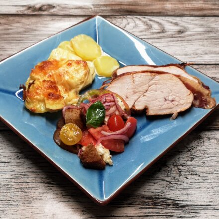 Kalkunbryst med flødekartofler og panzanella