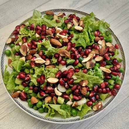 Salat med granatæble og ristede mandler
