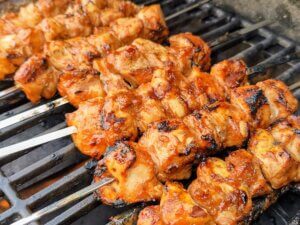 Grillspyd med BBQ marineret kylling