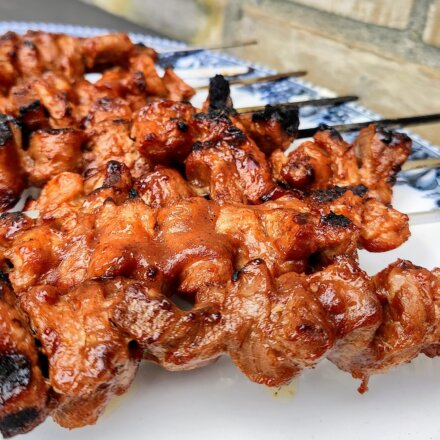 Grillspyd med BBQ marineret svinekød