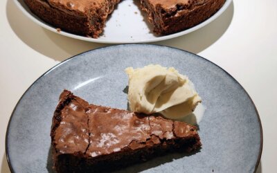 Beskidt chokoladekage