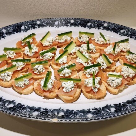 Mini toast med laks og flødeost