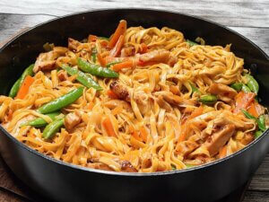 One pot wok med nudler og kylling