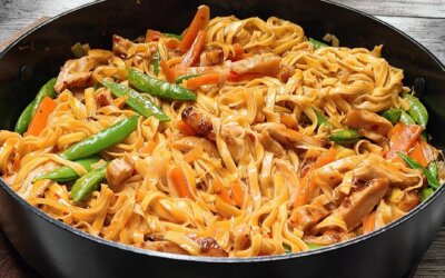 One pot wok med nudler og kylling