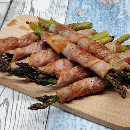 Grønne asparges med bacon