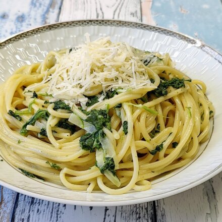 Spaghetti med spinatflødesauce