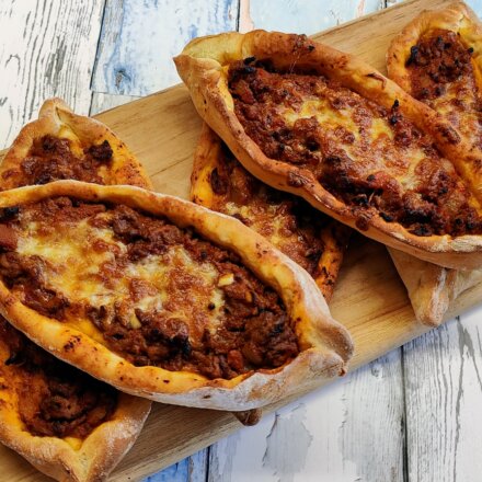 Pide med oksekød
