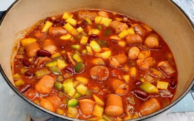 Gryderet med pølser og chorizo