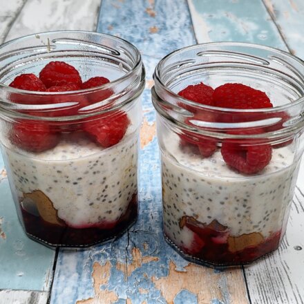 Overnight oats med hindbær og peanutbutter