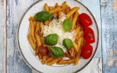 Pasta med chorizo og rød pesto