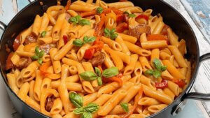 Cremet pasta med chorizo og peberfrugt