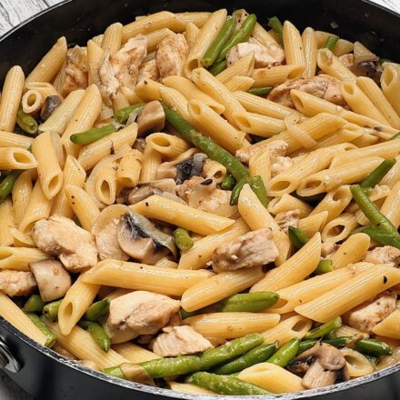 Pasta med kylling, champignoner og haricots verts