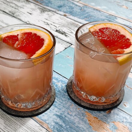 Drink med grapejuice og ginger beer