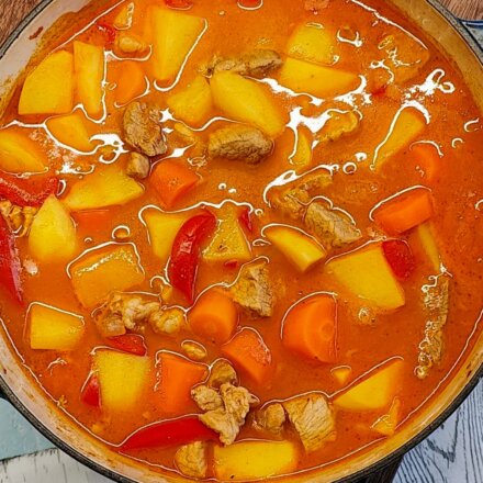 Kartoffelgryde med svinekød