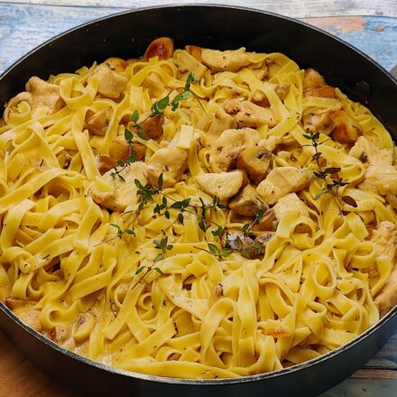 Tagliatelle med champignoner og kylling