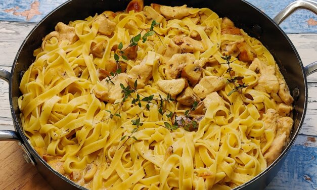 Tagliatelle med champignoner og kylling