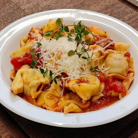 Tortellini i tomatsauce