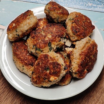 Frikadeller med feta og spinat