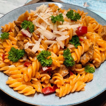 Pasta med kylling og rød pesto