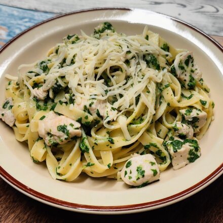 Pasta med kylling og spinat