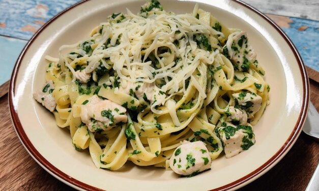 Pasta med kylling og spinat