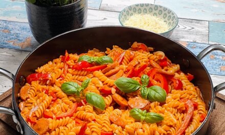 Fusilli med røget medister og peberfrugt