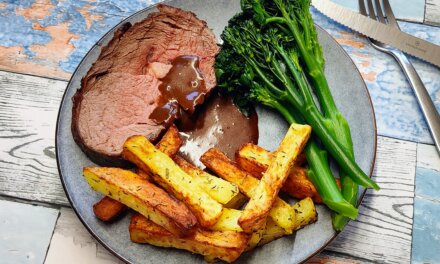 Marmoreret oksefilet med fritter og dampet broccoli
