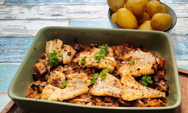 Stegt torsk med løg og aubergine