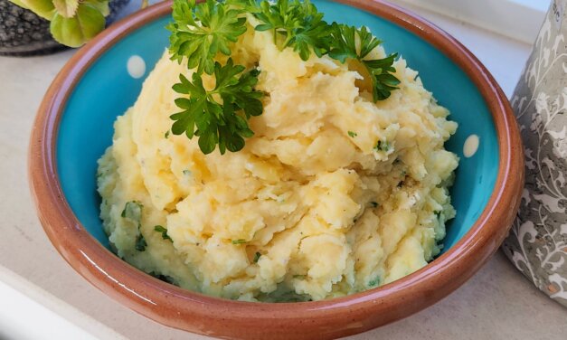 Kartoffelmos med græsk yoghurt