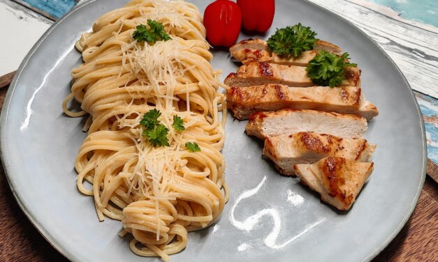 Pas­ta Alfredo med kyl­ling