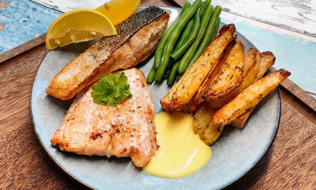 Stegt laks med kartofler og grønt