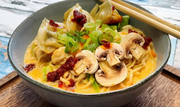 Spicy nudelsuppe med gyoza – Cremet, krydret og fyldt med smag