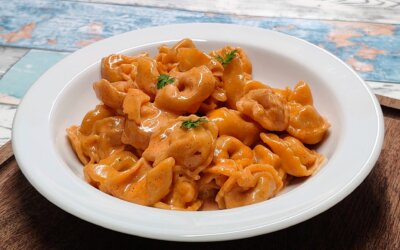 Tortellini i flødesauce