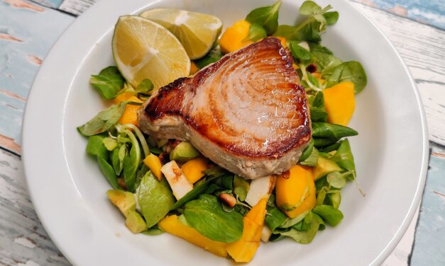 Tunbøffer med mangosalat