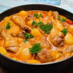 One pot med kyllingelår og kartofler