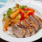 Sprødstegt andebryst med sur-sød sauce