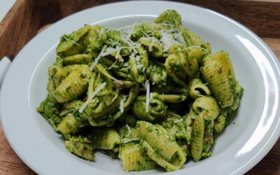 Pasta med spinatpesto og kylling