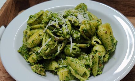 Pasta med spinatpesto og kylling