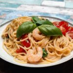 Tigerrejer med pasta i cremet flødesauce