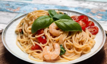 Tigerrejer med pasta i cremet flødesauce