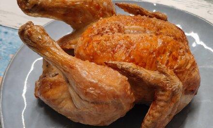 Hel kylling i ovn – enkel og sikker opskrift til hverdagsmad