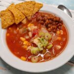 Mexicansk suppe med sprøde kikærter