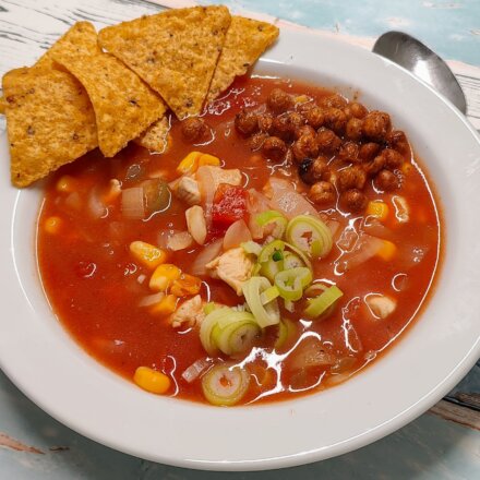 Mexicansk suppe med sprøde kikærter