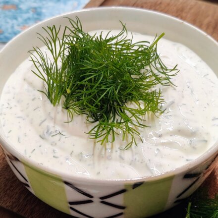 Creme fraiche dressing med krydderurter