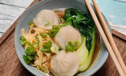 Wonton nudelsuppe (kantonesisk stil)