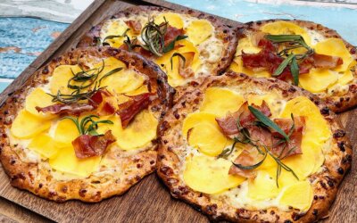 Hytteostpizza med kartoffel og serranoskinke